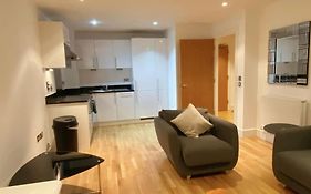 1 Bed 1 Bath Modern Zone 2 London